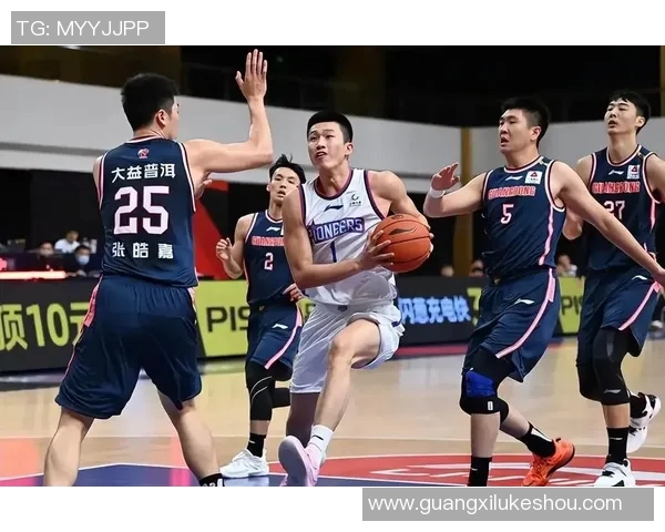 北京北控男篮迎战深圳队全力争胜展现球队实力与斗志 北京北控男篮迎战深圳队全力争胜展现球队实力与斗志