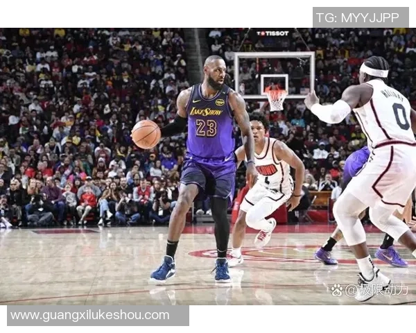 勇士与湖人激战2017年11月30日精彩回顾与赛后分析