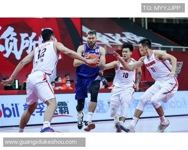 新疆与广东篮球队人员对比分析及战术特点探讨