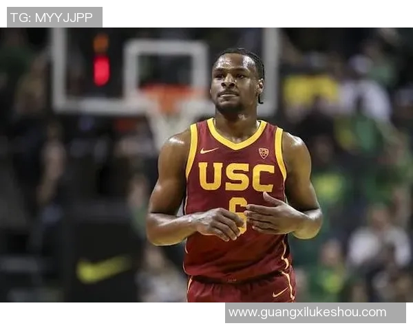 詹姆斯与布朗尼同台倒计时布朗尼正式宣布参加NBA选秀