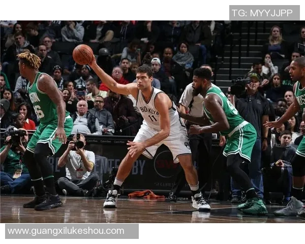 布鲁克洛佩斯的篮球之路与职业生涯的辉煌成就探索